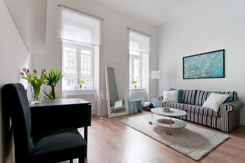 Apartment ⍟luxurious And Bright⍟ 5 Min Walk To City Center Wien