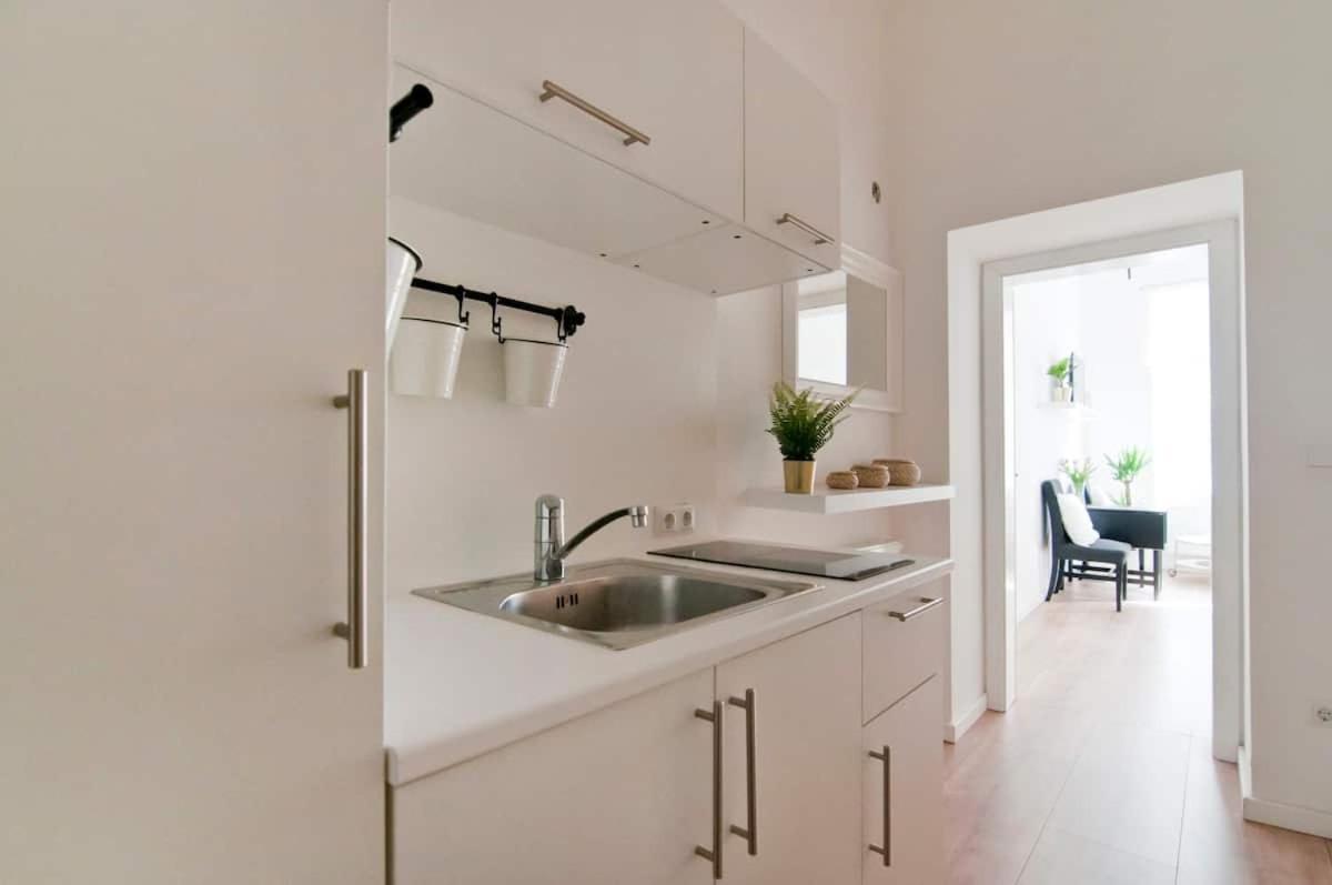 Appartement ⍟luxurious And Bright⍟ 5 Min Walk To City Center Wenen